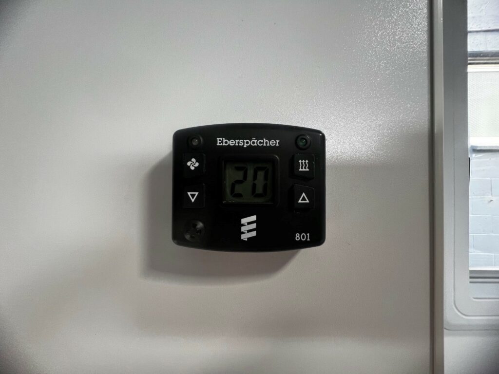 20230827_032359702_iOS